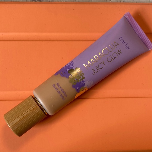 Tarte Foundation - Picture 1 of 3